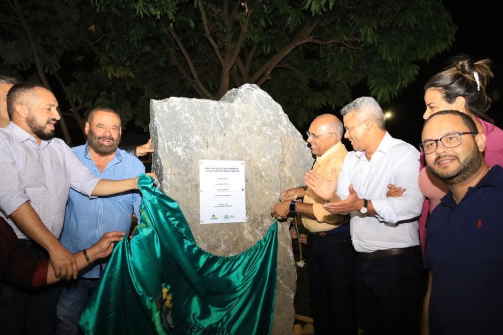 Prefeito Rogério entrega revitalização de alameda com a primeira academia ao ar livre acessível para pessoas com deficiência