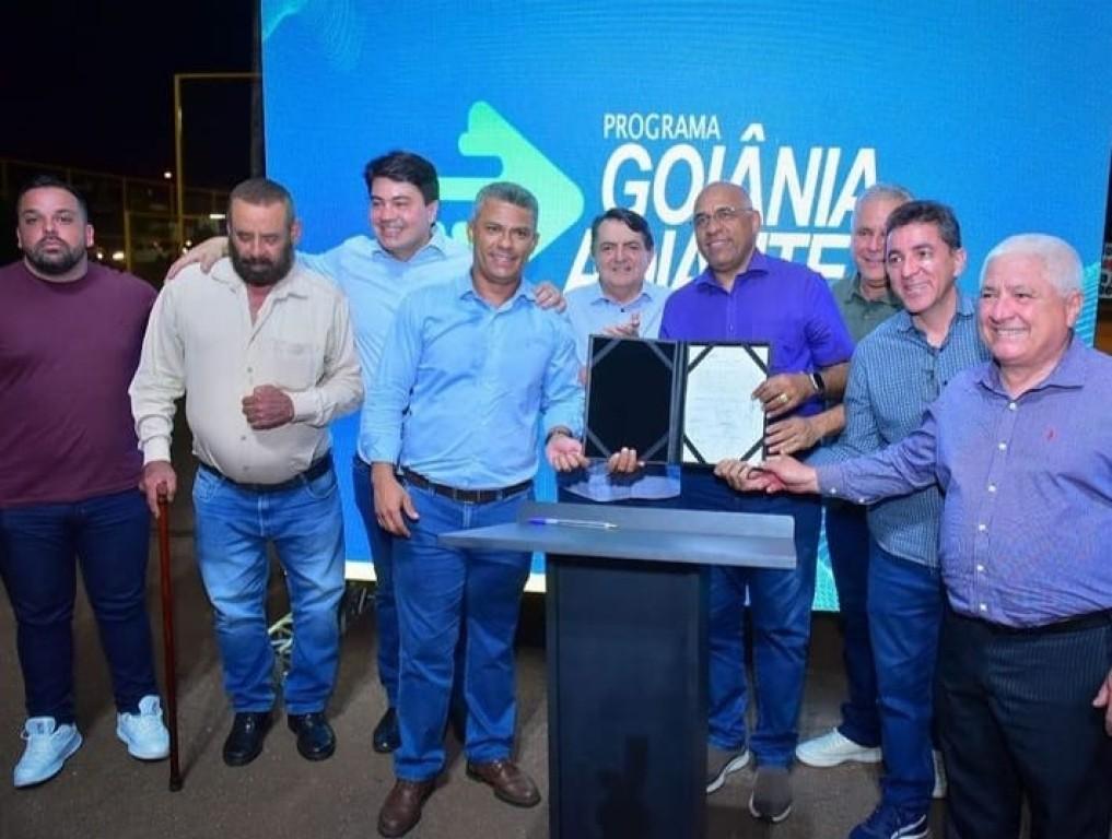 Prefeito Rogério lança obras de reconstrução asfáltica de 19 vias da Vila Finsocial