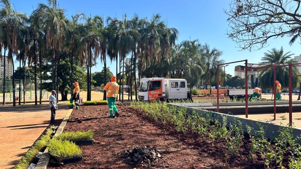 Prefeitura de Goiânia elabora plano para manutenção de 915 praças da Capital