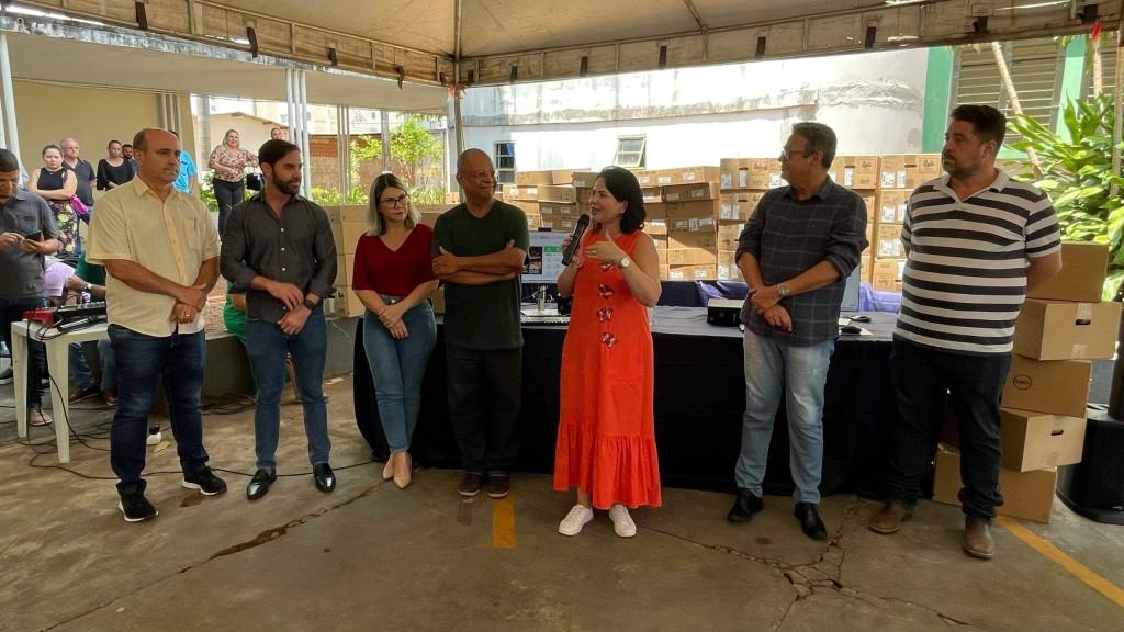 Prefeitura de Goiânia entrega 300 novos computadores de última geração à Secretaria de Desenvolvimento Humano e Social