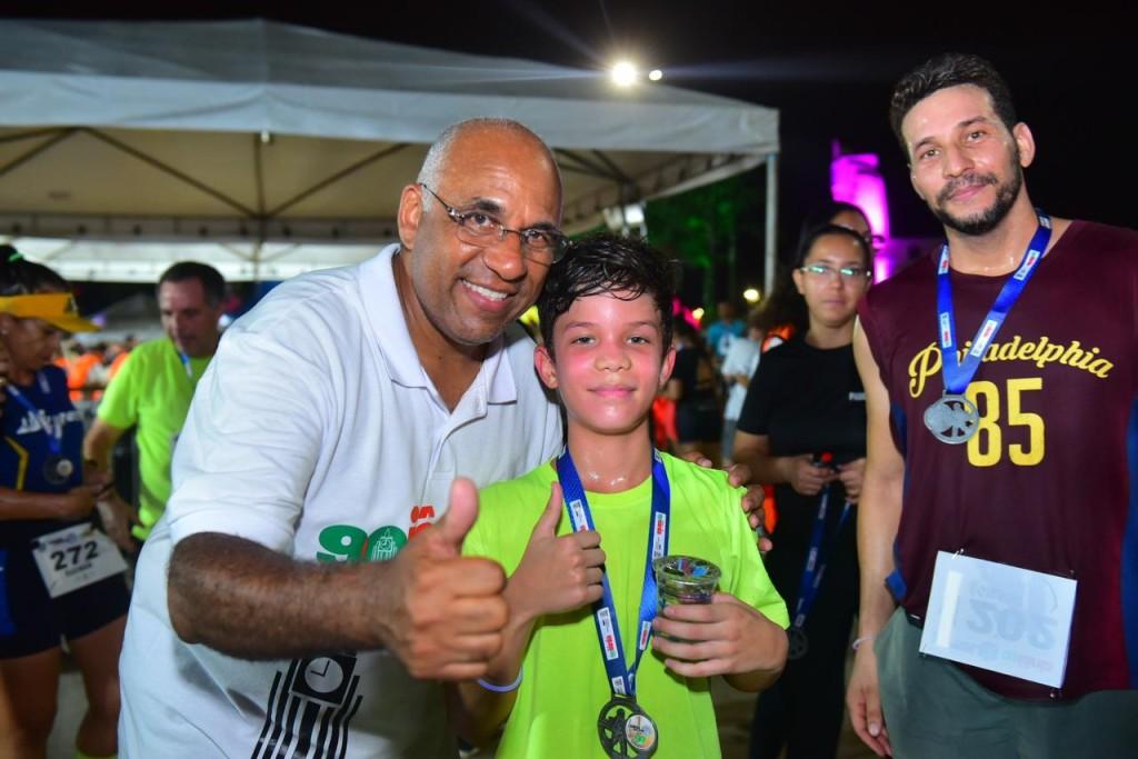 Goiânia 90 anos: Mais de 4 mil pessoas participam da primeira Corrida da Meia-Noite