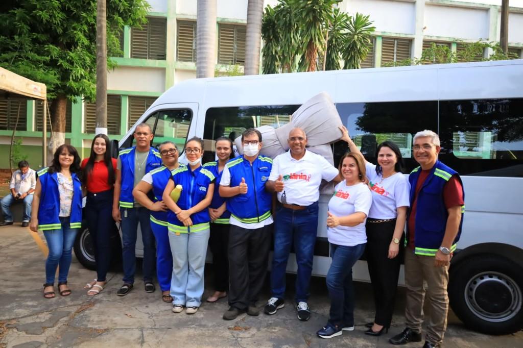 Prefeito Rogério entrega duas vans para trabalhos sociais em Goiânia