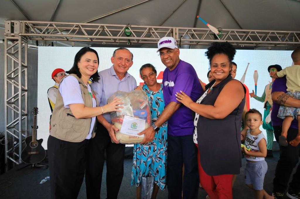 Prefeito Rogério entrega mais de 800 cestas básicas para famílias em situação de vulnerabilidade durante o segundo Mutirão de Goiânia
