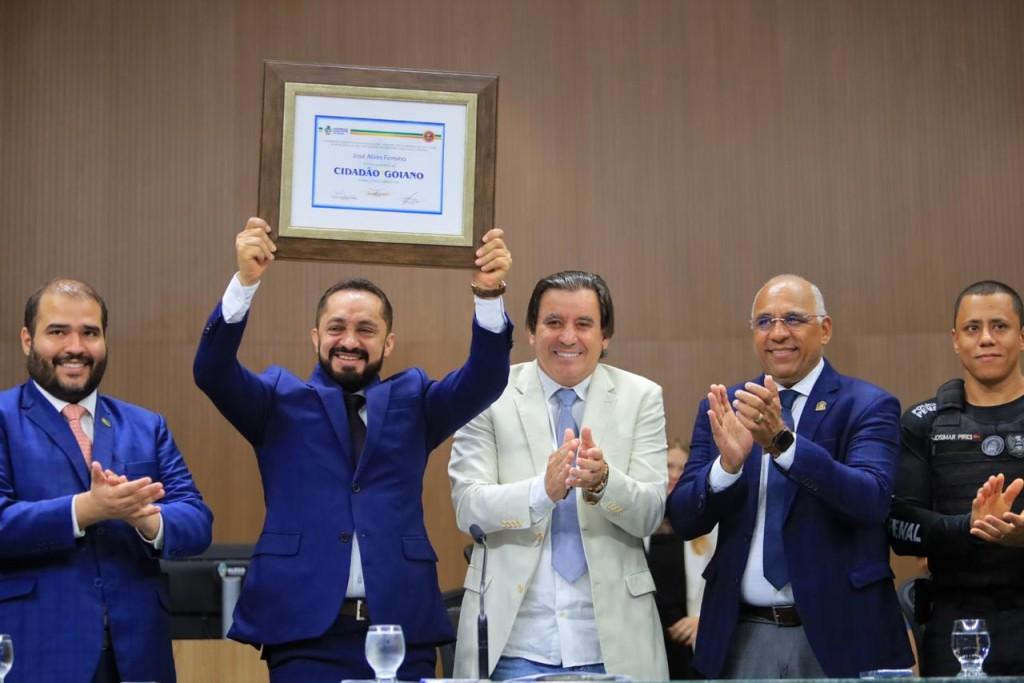 Prefeito Rogério participa de sessão que concedeu o título de cidadão goiano ao seu chefe de gabinete, José Firmino