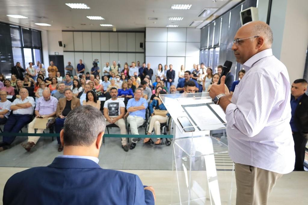 Prefeito Rogério repassa R$ 2,9 milhões para entidades filantrópicas de Goiânia
