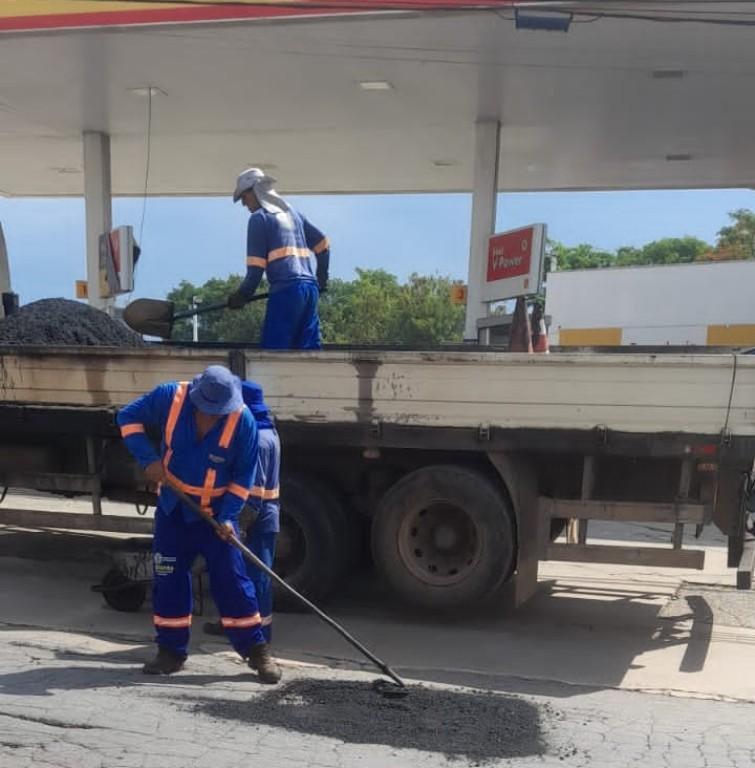 Prefeitura de Goiânia atende 12 bairros com tapa buracos nesta segunda-feira (30/10)