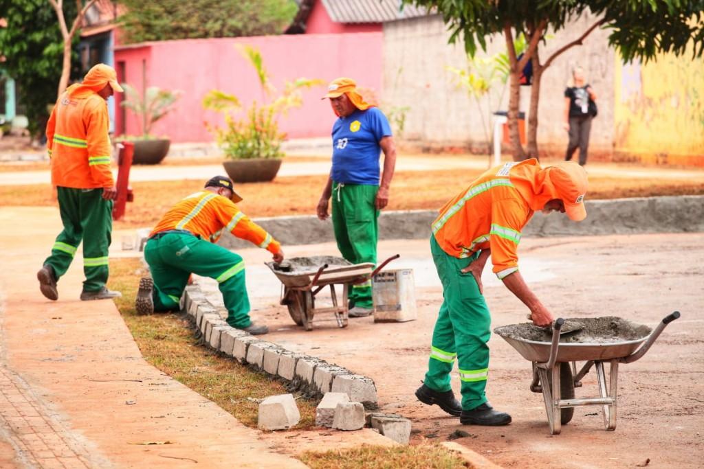 Prefeitura de Goiânia executa serviços de construção, revitalização e manutenção em praças nesta terça-feira (31/10)