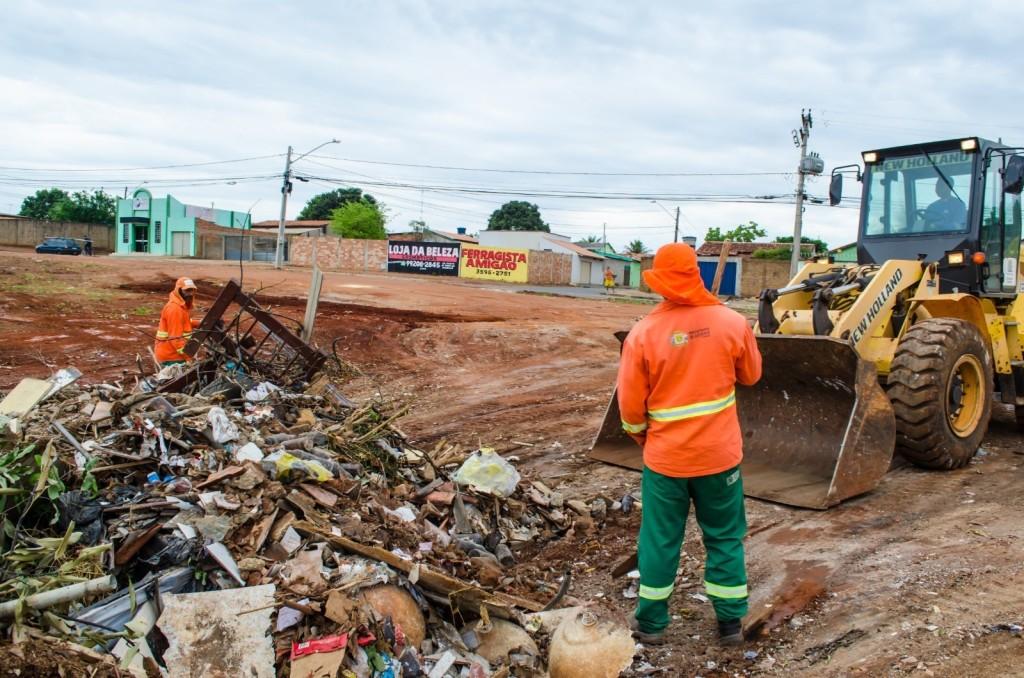 Prefeitura de Goiânia inicia a semana com serviços de limpeza, obras, urbanização e roçagem em 150 bairros