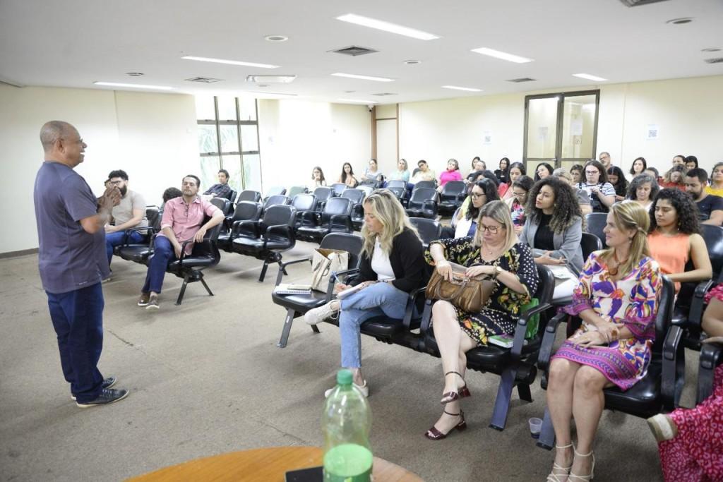 Prefeitura de Goiânia promove rodas de conversas com profissionais de média e alta complexidade da política de assistência social