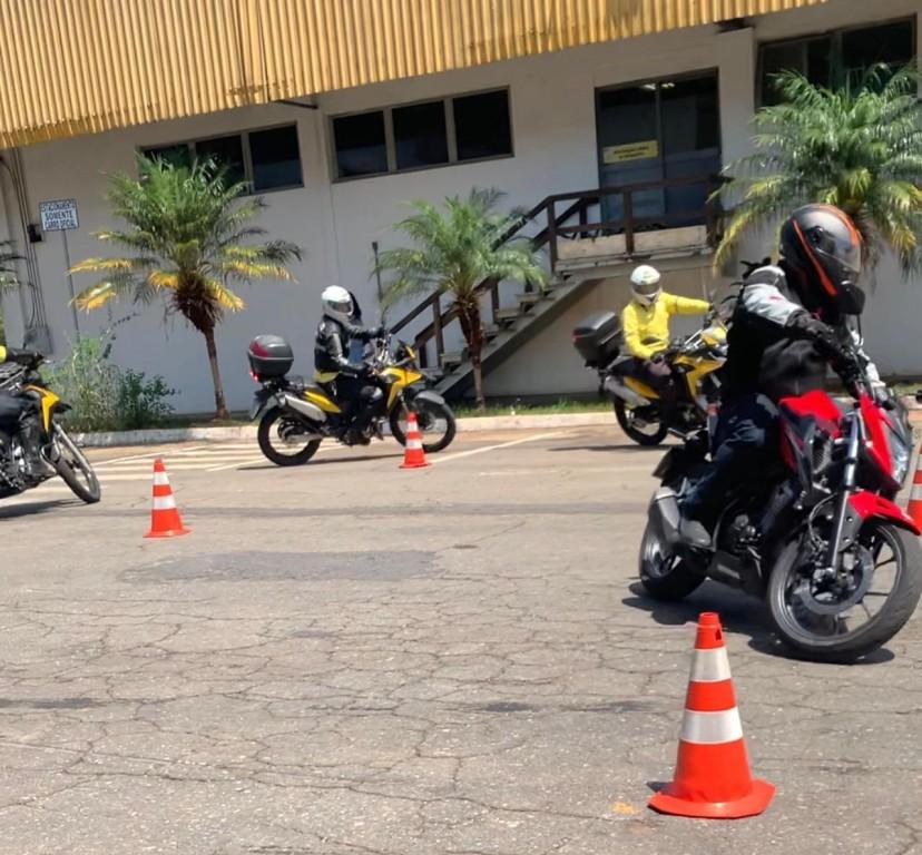 Prefeitura de Goiânia promove treinamento de atualização para motociclistas da Secretaria Municipal de Mobilidade