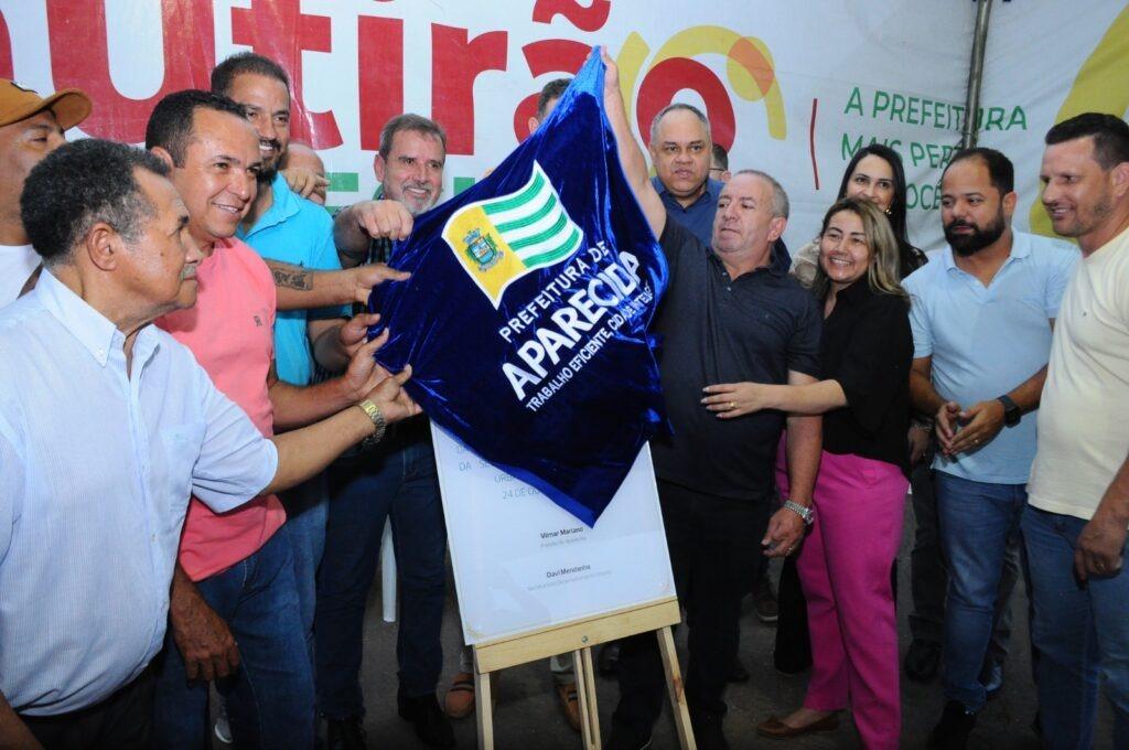 Vilmar Mariano entrega nova praça no setor Porto das Pedras