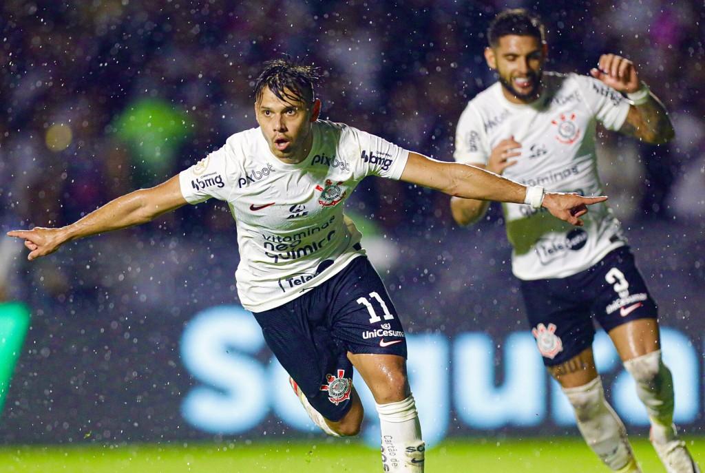 Corinthians vence o Vasco e abre seis pontos do Z4 do Brasileirão