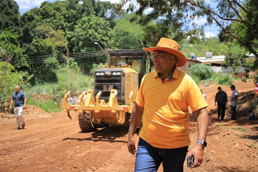 Prefeito Rogério vistoria 8 obras de infraestrutura e destaca esforços para atender todas as regiões