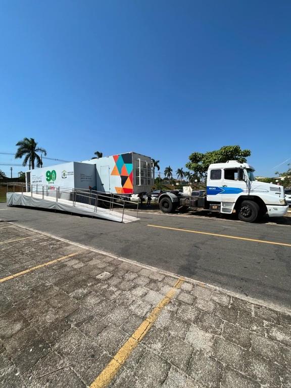 Prefeitura de Goiânia começa atender pacientes em consultórios móveis na porta do Hugol e Hecad