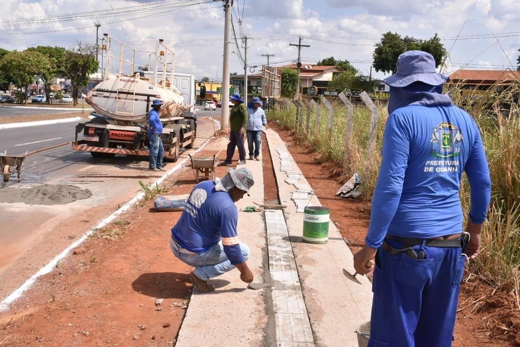 Prefeitura de Goiânia constrói 1,8 mil metros de calçada acessível, no Jardim Mariliza