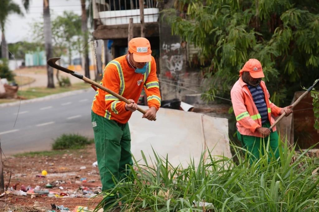 Prefeitura intensifica serviço de roçagem e atende Conjunto Vera Cruz II e outros oito bairros de Goiânia