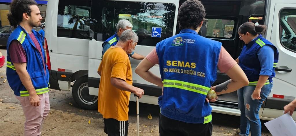 Prefeitura promove reencontro de idoso localizado em Goiânia com familiares de Brasília