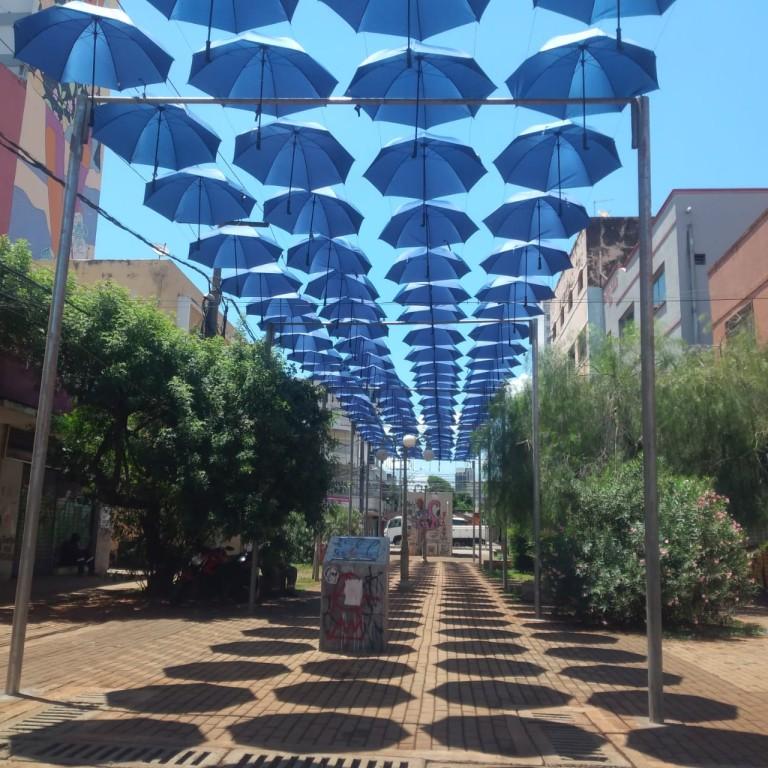 Rua do Lazer ganha decoração alusiva ao Novembro Azul, mês de conscientização sobre o combate ao câncer de próstata