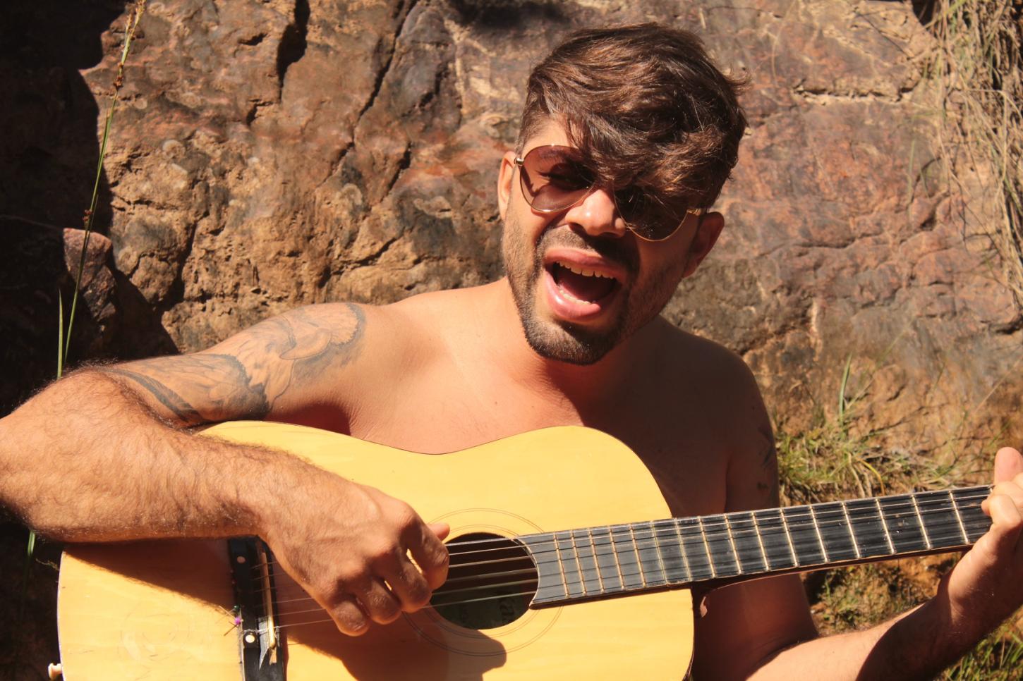 Fernando Bocão apresenta canções autorais e releituras em show em Goiânia