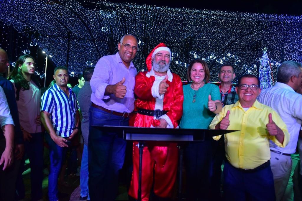 Prefeito Rogério inaugura decoração de Natal na Praça Tamandaré