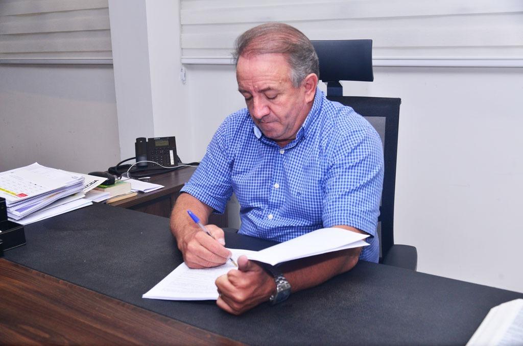 Em parceria com o Poder Legislativo, prefeito Vilmar promulgou quase 100 leis em 2023