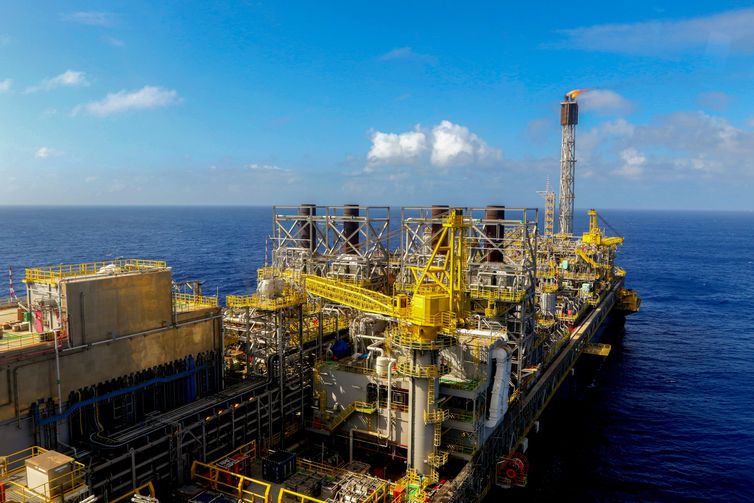 Petrobras busca apoio para explorar petróleo na margem equatorial  