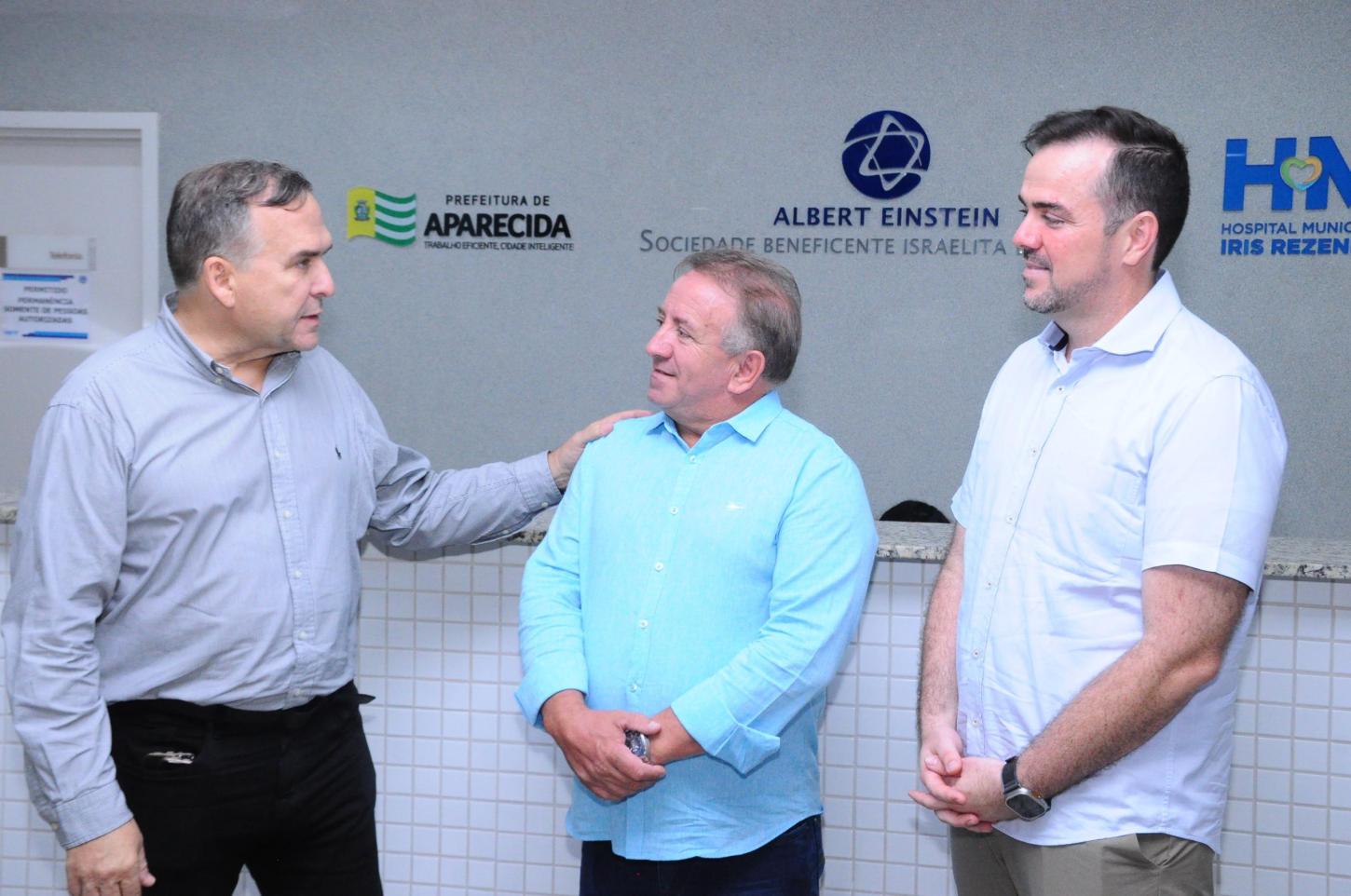 Prefeito Vilmar e Gustavo Mendanha apresentam modelo de gestão do HMAP a Sandro Mabel