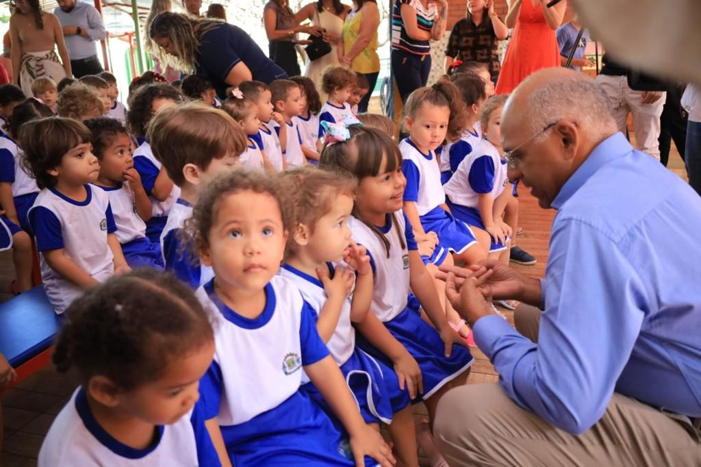 Prefeitura de Goiânia inicia entrega de 114 mil kits de uniformes para atender toda a rede municipal de ensino