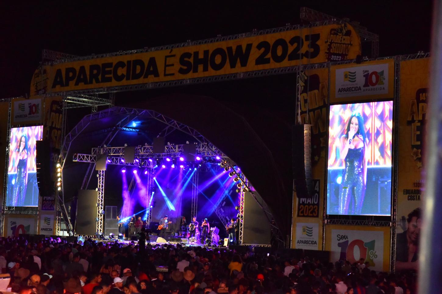Aparecida celebra 102 anos com shows, rodeio e desfile