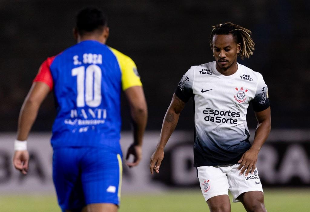 Corinthians desperdiça chances e empata na estreia da Libertadores