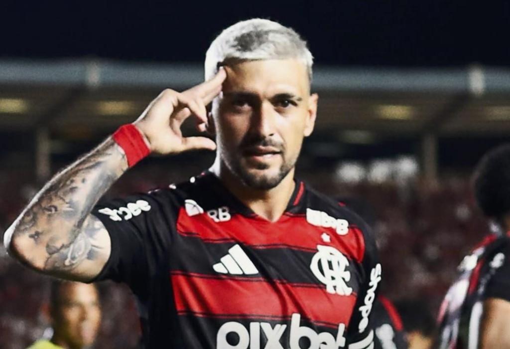 Flamengo goleia Portuguesa-RJ e assume a liderança do Carioca