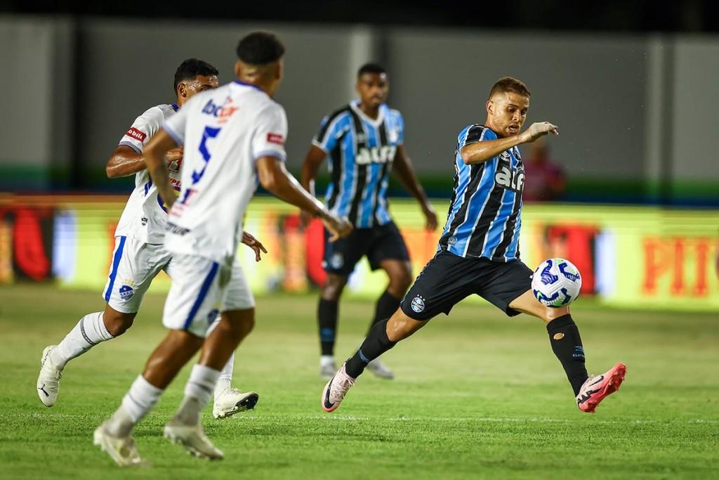 Grêmio avança na Copa do Brasil após drama nos pênaltis contra o São Raimundo