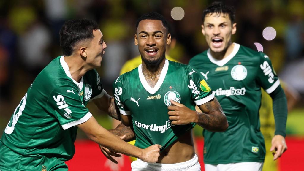 Palmeiras garante vaga nas quartas do Paulistão com vitória suada 