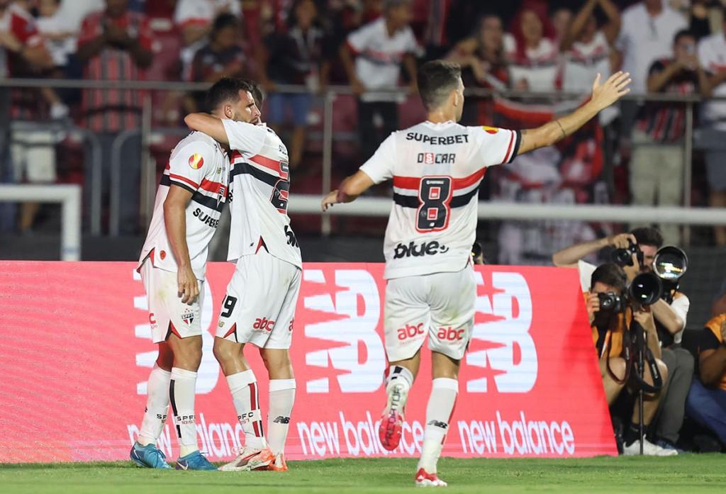 São Paulo amplia liderança no Grupo C com goleada sobre o Mirassol