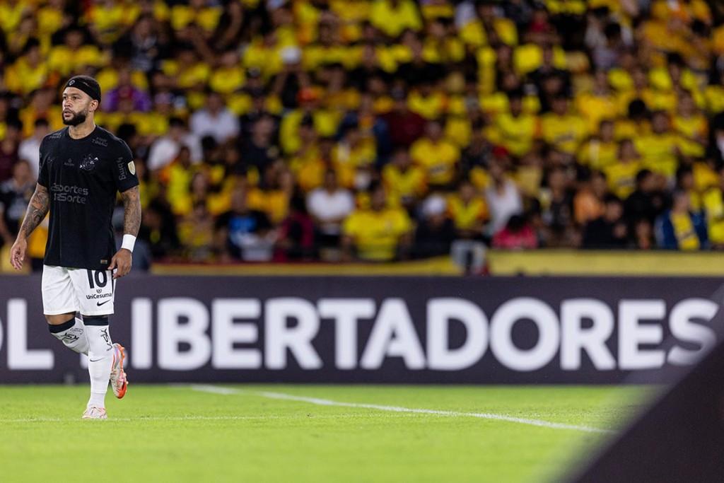 Corinthians é atropelado pelo Barcelona e se complica na Libertadores