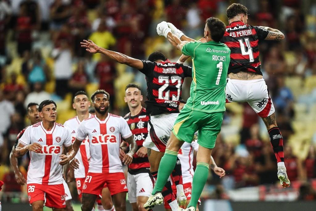 Flamengo estreia no Brasileirão com empate em 1 a 1 com Internacional 