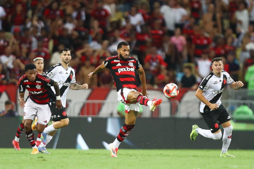 Flamengo vence Vasco e garante vaga na final do Carioca