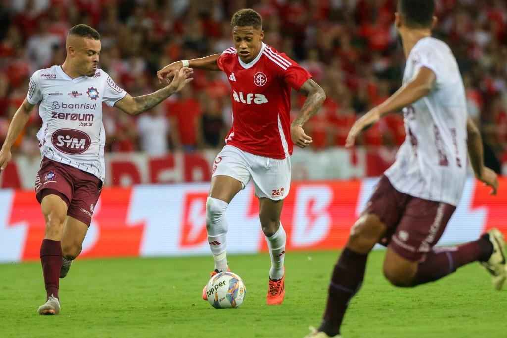 Inter vira jogo contra o Caxias e vai pegar o Grêmio na final do Gauchão