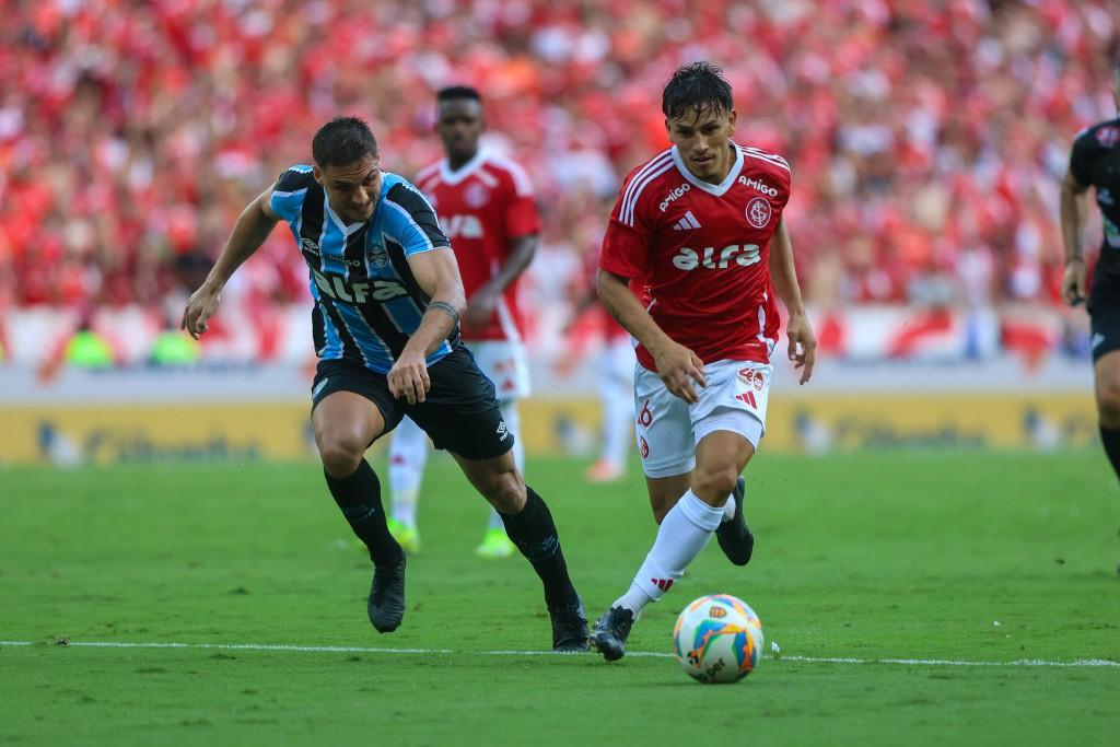 Internacional vence o Grêmio e conquista o Campeonato Gaúcho após nove anos