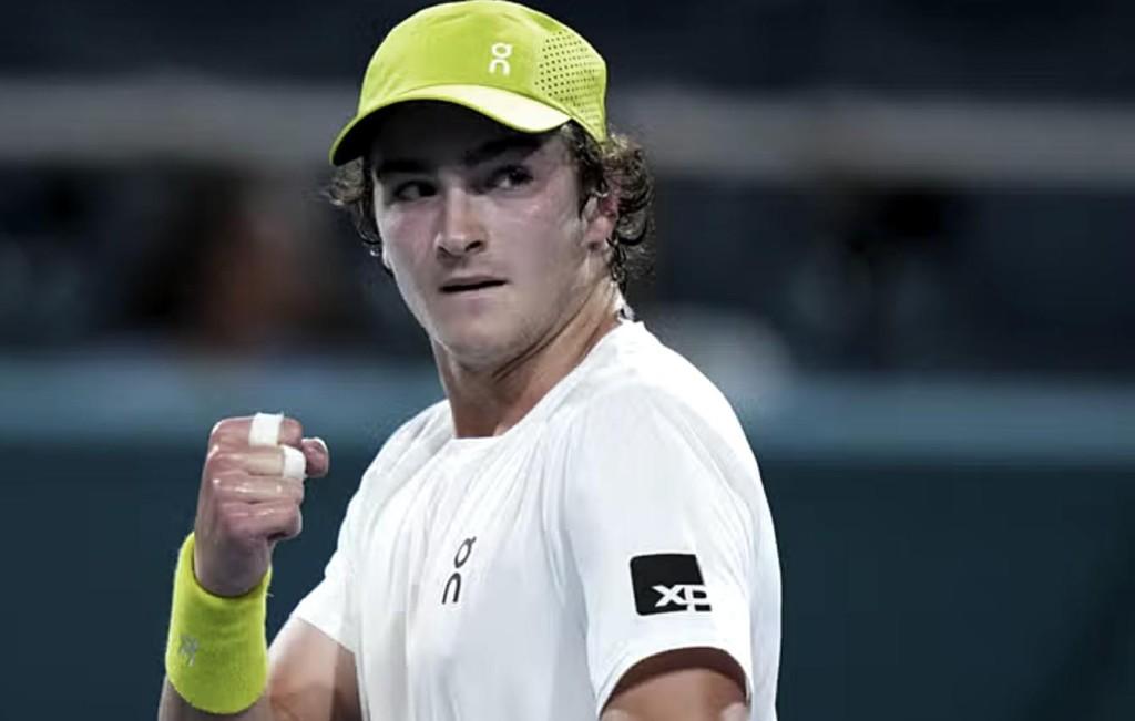 João Fonseca brilha em Miami e avança à terceira fase do Masters 1000