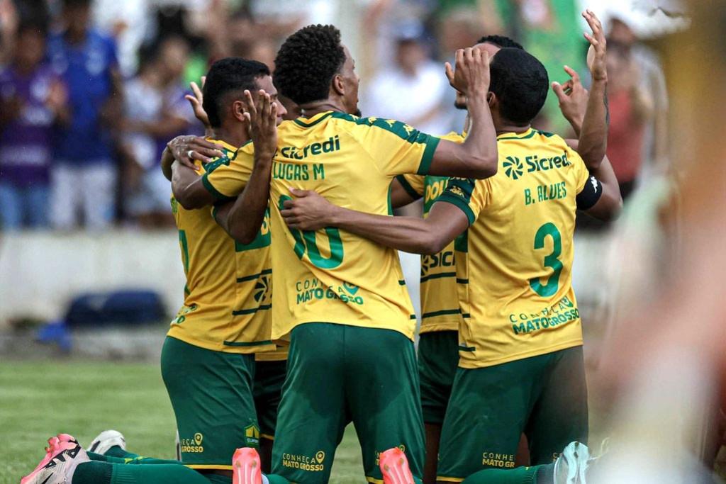 Mato-grossense: Cuiabá vira o jogo e leva vantagem para a Arena Pantanal