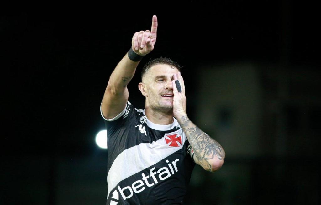 Vasco vence o Santos com virada emocionante na abertura do Brasileirão