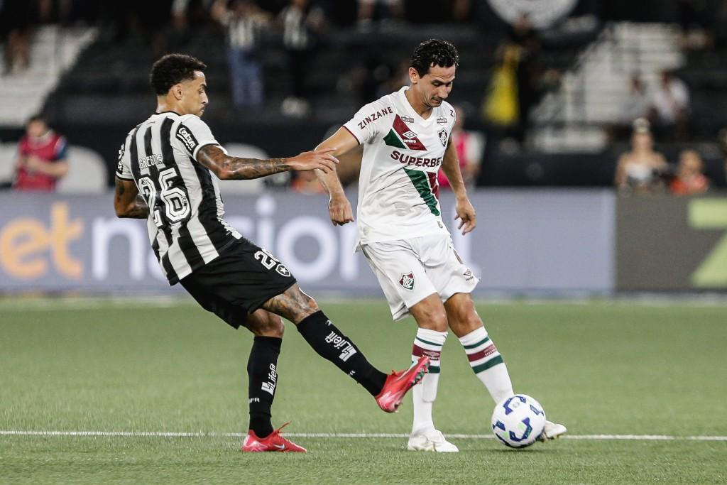 Botafogo domina Fluminense no clássico vovô e alivia pressão sobre técnico