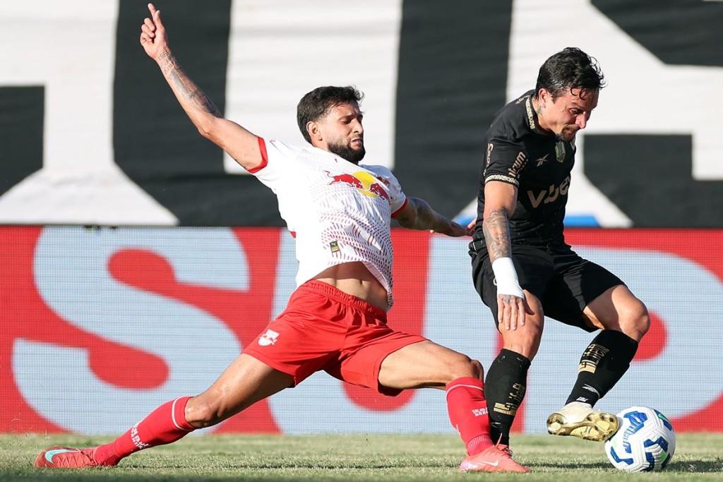 Bragantino vence Botafogo e conquista primeira vitória no Brasileirão
