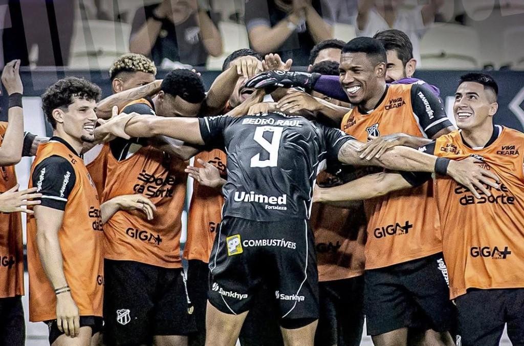 Ceará vence o Vasco e cola nos líderes do Brasileirão