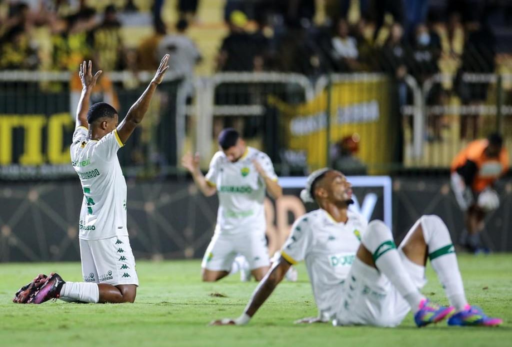 Cuiabá estreia na Série B com vitória de 1 a 0 sobre Volta Redonda