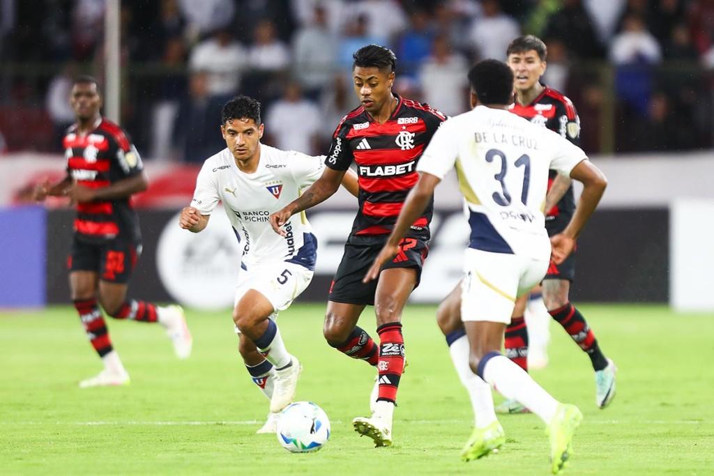 Flamengo empata com a LDU e complica situação na Libertadores