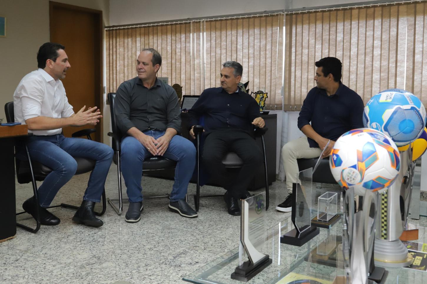 Prefeito Vilela fortalece parceria com Governo de Goiás para investimentos no esporte