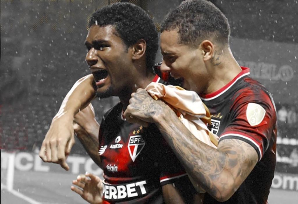 São Paulo vence o Libertad e assume a liderança do Grupo D da Libertadores