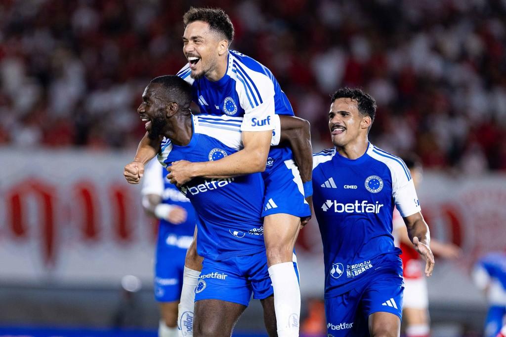 Cruzeiro domina Vila Nova, vence por 3 a 0 e garante vaga nas oitavas da Copa do Brasil